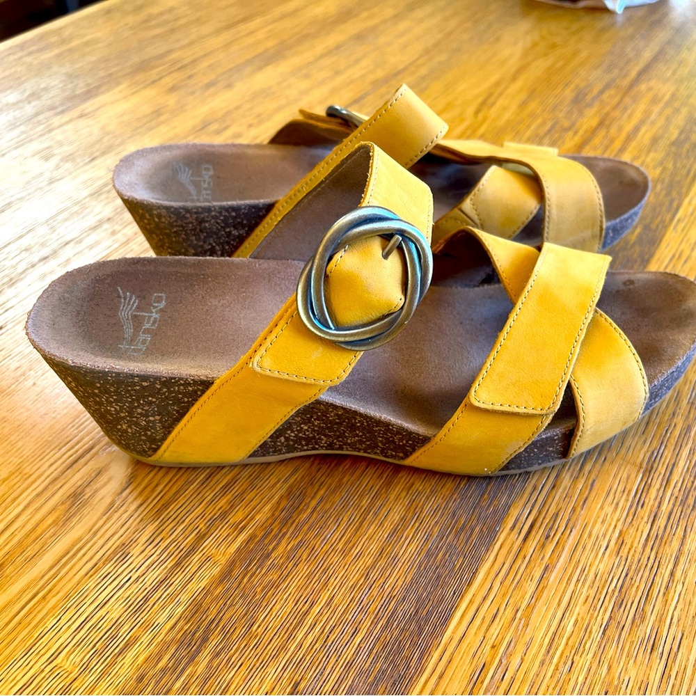 Dansko Mustard Yellow Heels, Women’s 39, US 8.5, Incredibly Comfortable, Great!